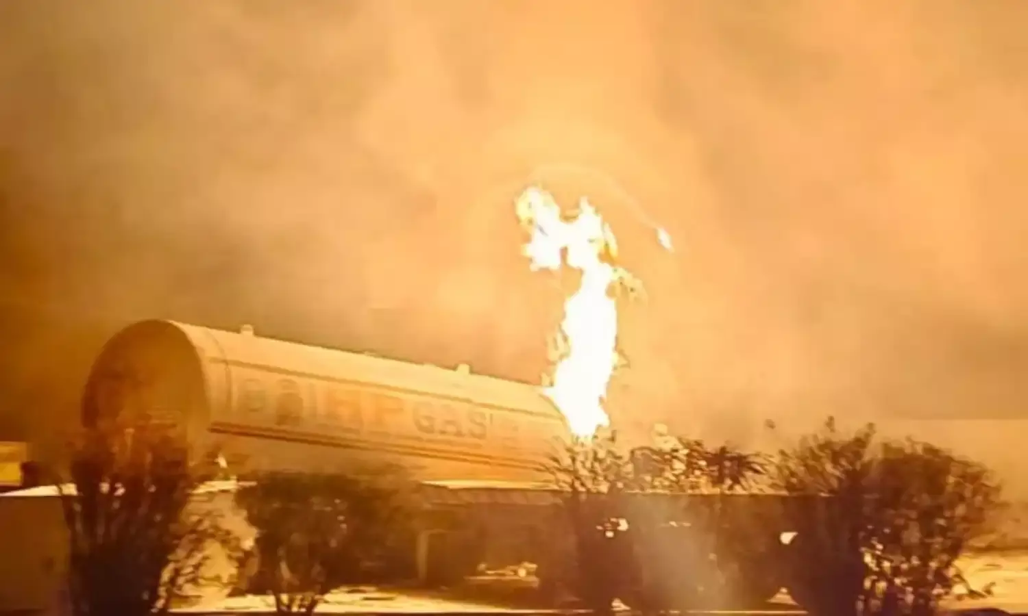 अजमेर में डिवाइडर से टकराई कार बनी आग का गोला, तीन दोस्त जिंदा जले