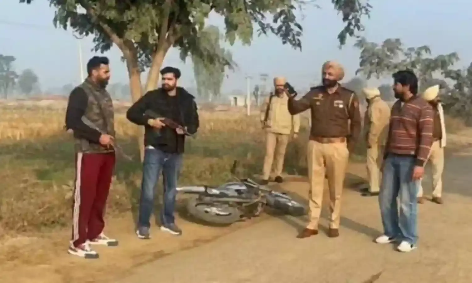 पंजाब के मोगा में पुलिस से मुठभेड़ में बंबीहा गैंग के तीन गैंगस्टर गिरफ्तार