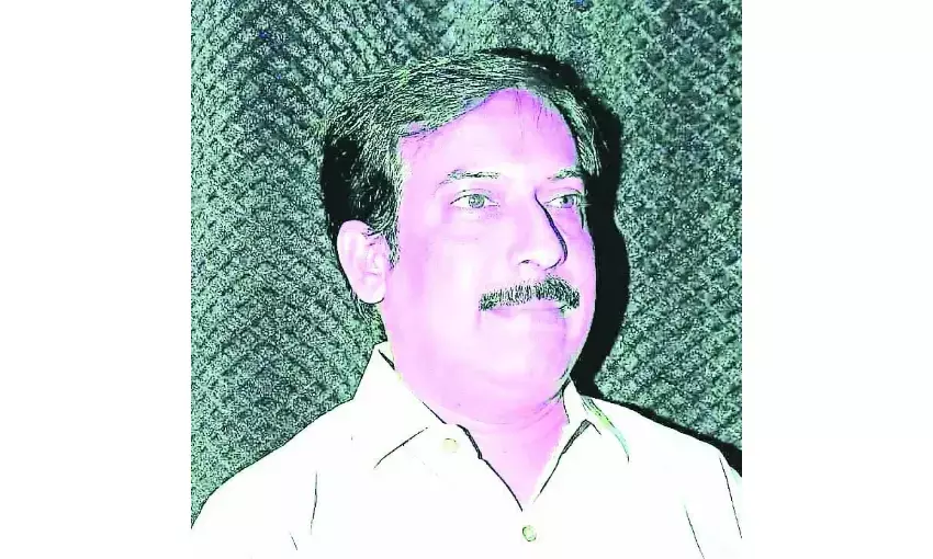 और सूत्रों ने आत्महत्या कर ली...