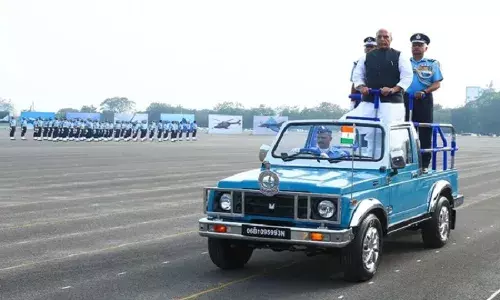 वायु सेना के नए अधिकारी नए विचारों, नवीन सोच और आदर्शवाद के साथ संतुलन बनाएं : राजनाथ