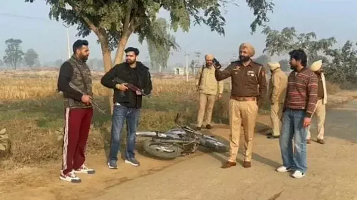 पंजाब के मोगा में पुलिस से मुठभेड़ में बंबीहा गैंग के तीन गैंगस्टर गिरफ्तार
