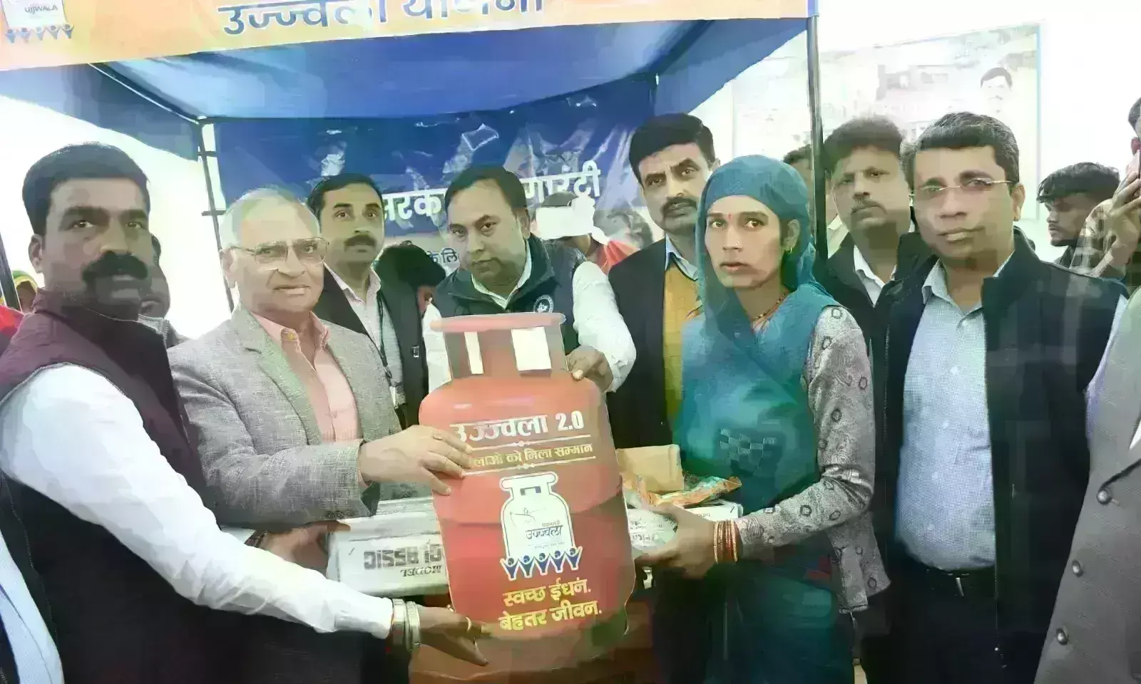 प्रधानमंत्री की गारंटी वाली गाड़ी योजनाओं का लाभ देने गांव-गांव पहुंच रही