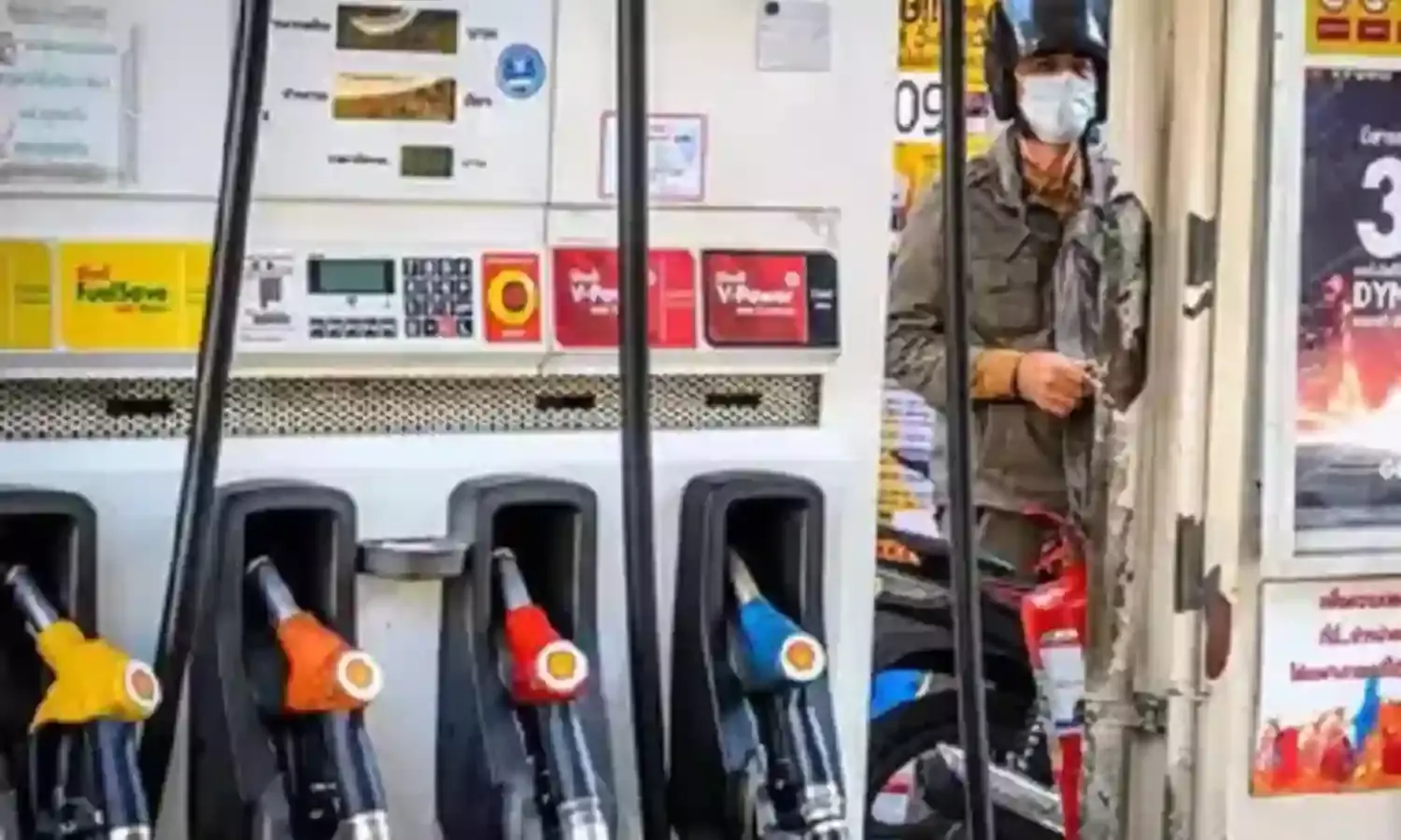 कच्चा तेल 77 डॉलर प्रति बैरल के करीब, पेट्रोल-डीजल की कीमत स्थिर