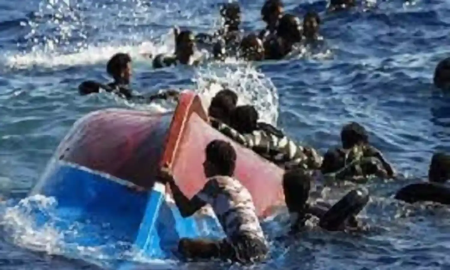 यूरोप जा रहे प्रवासियों से भरी नौका लीबिया तट के पास पलटी, 60 लोगों की मौत