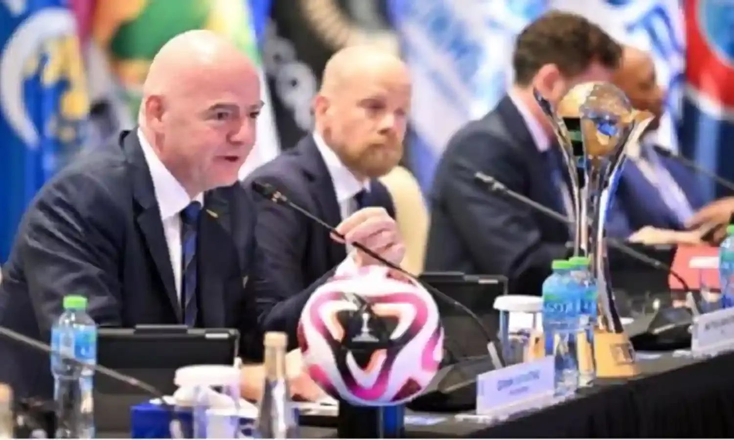 2025 में नए फीफा क्लब विश्व कप की मेजबानी करेगा अमेरिका