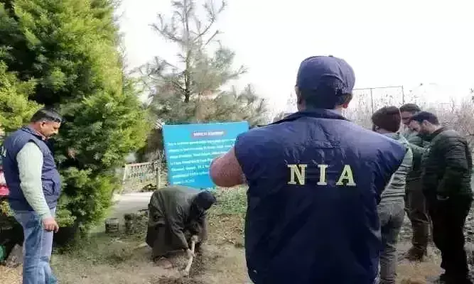 NIA ने चार राज्यों में 19 स्थानों पर छापे मारे, ISIS के आठ आतंकी गिरफ्तार NIA ने चार राज्यों में 19 स्थानों पर छापे मारे, ISIS के आठ आतंकी गिरफ्तार