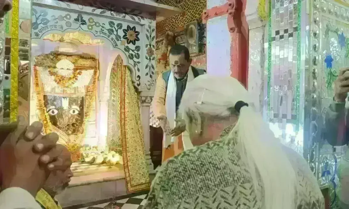 उत्तरप्रदेश की राज्यपाल आनंदीबेन पटेल ने किये कामतानाथ के दर्शन