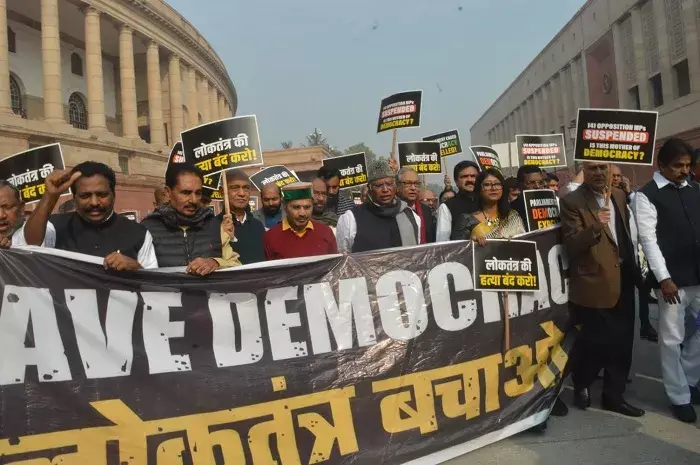 सदन चलाना नहीं चाहती मोदी सरकार, लोकतंत्र में सवाल उठाना हमारा हक है : खड़गे