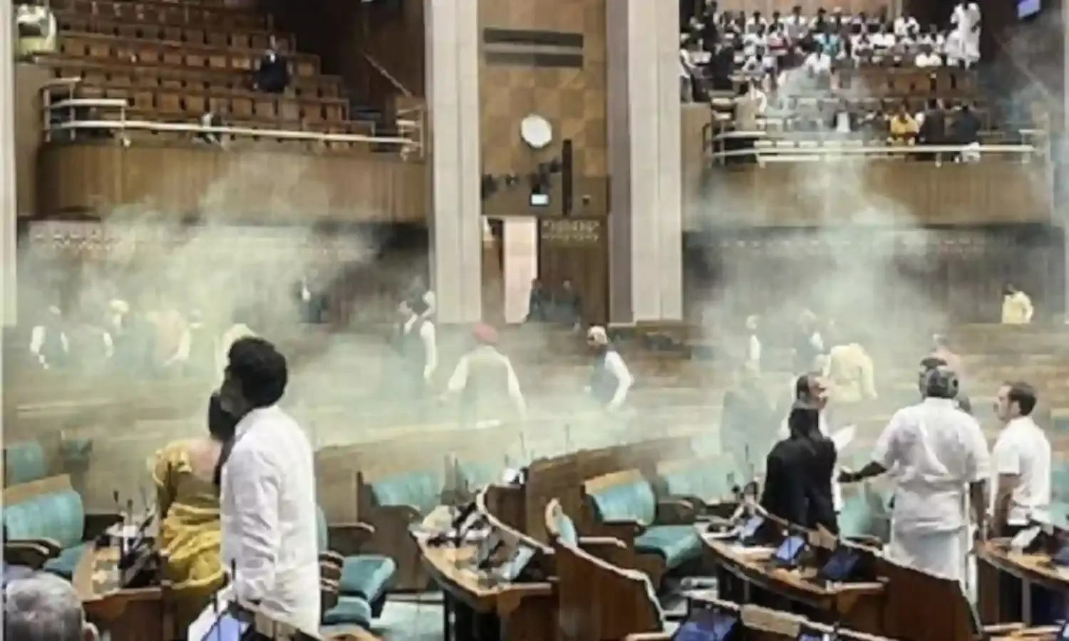 दिल्ली पुलिस ने संसद की सुरक्षा में सेंध मामले में यूपी के उरई से युवक को हिरासत में लिया दिल्ली पुलिस ने संसद की सुरक्षा में सेंध मामले में यूपी के उरई से युवक को हिरासत में लिया