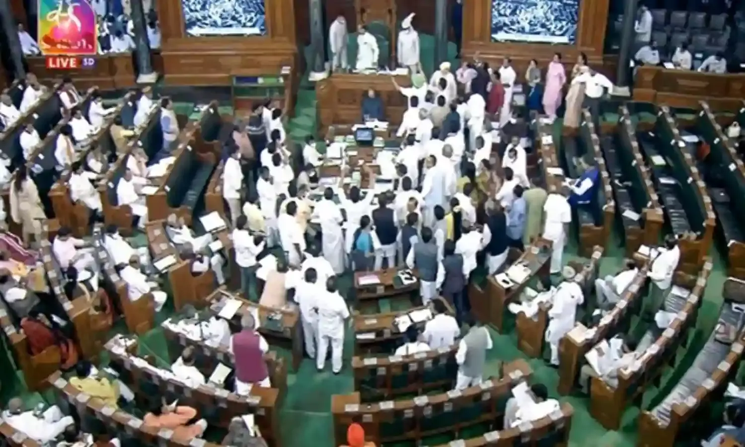 अभिनय का रंगमंच नहीं संसद