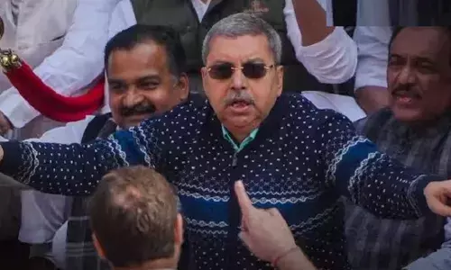 लोकतंत्र में अपनी बात कहने के कई रास्ते, संविधान के आधार स्तम्भ को तो मत हिलाओ!