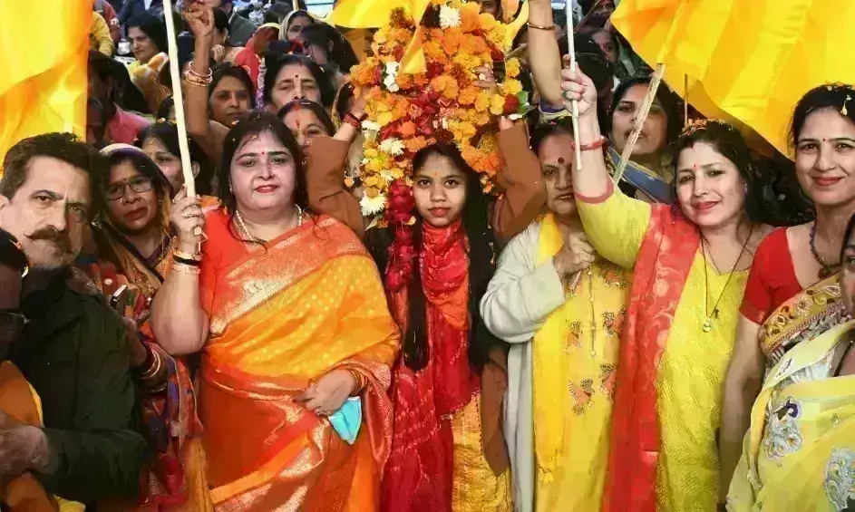 अक्षत कलश यात्रा में किया राम नाम महिमा का गुणगान अक्षत कलश यात्रा में किया राम नाम महिमा का गुणगान