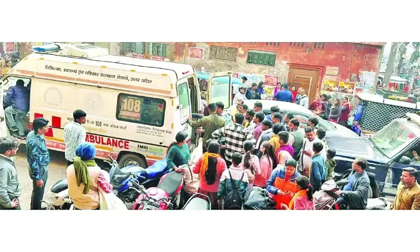 ठा. बांकेबिहारी के दर्शन करने आईं दो बुजुर्ग महिलाओं की भीड़ के चलते मौत