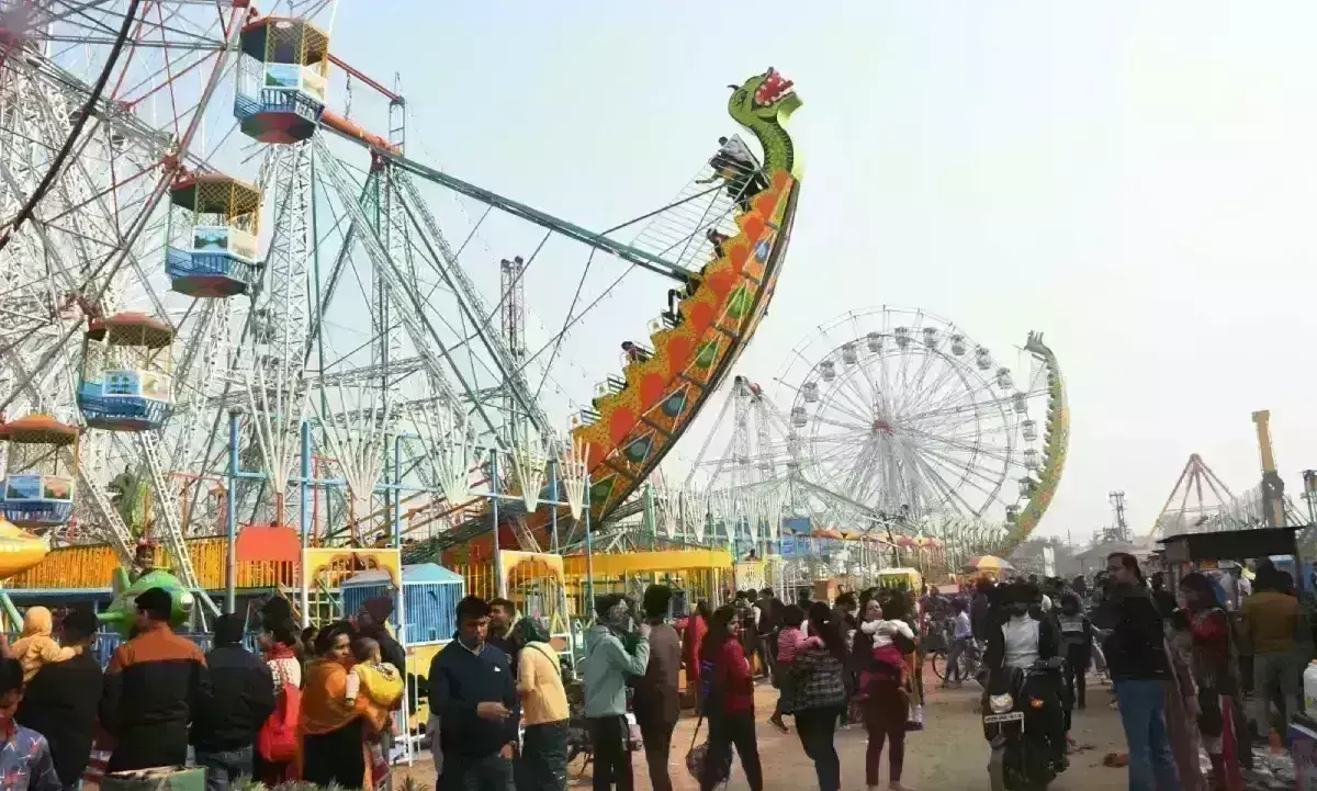 मेला शुरूआत के प्रथम सोमवार को सैलानी पहुंचे मेला घूमने