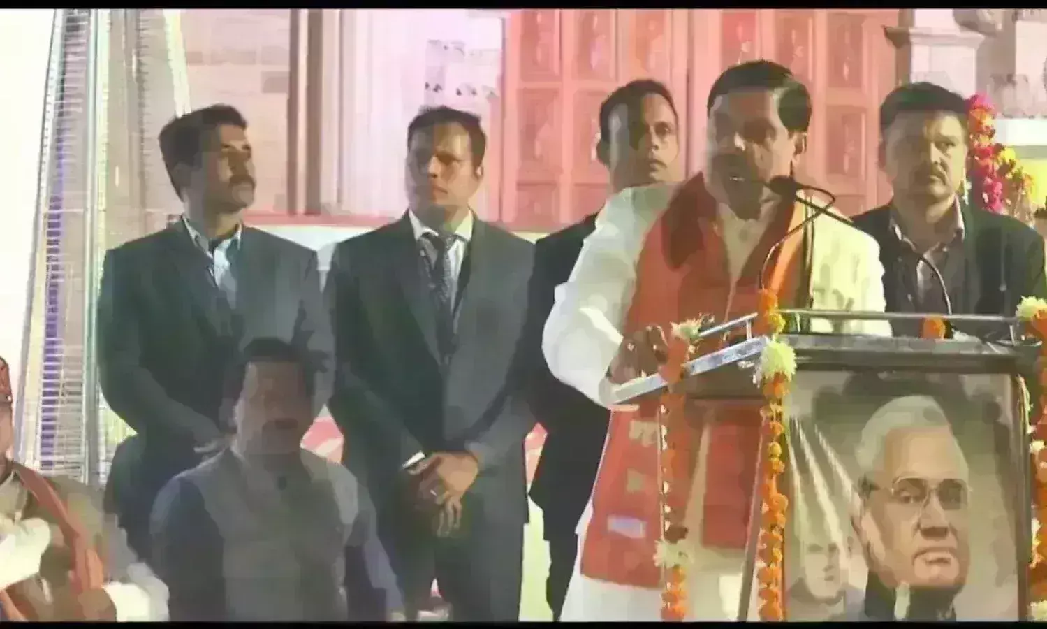 ग्वालियर गौरव दिवस में शामिल हुए मुख्यमंत्री मोहन यादव, कहा - अटल जी का व्यक्तित्व अद्वितीय रहा है, उनका संपूर्ण जीवन हमारे लिए वंदनीय ग्वालियर गौरव दिवस में शामिल हुए मुख्यमंत्री मोहन यादव, कहा - अटल जी का व्यक्तित्व अद्वितीय रहा है, उनका संपूर्ण जीवन हमारे लिए वंदनीय