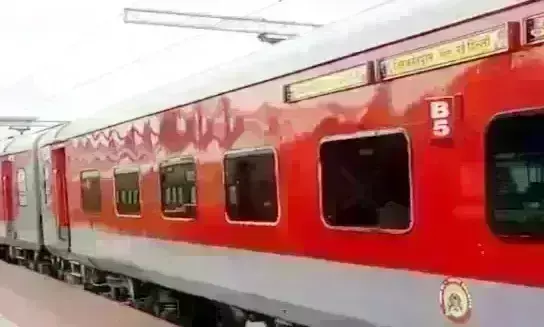 धुंध के कारण दृश्यता कम रही, रात की केरला एक्सप्रेस सुबह आई