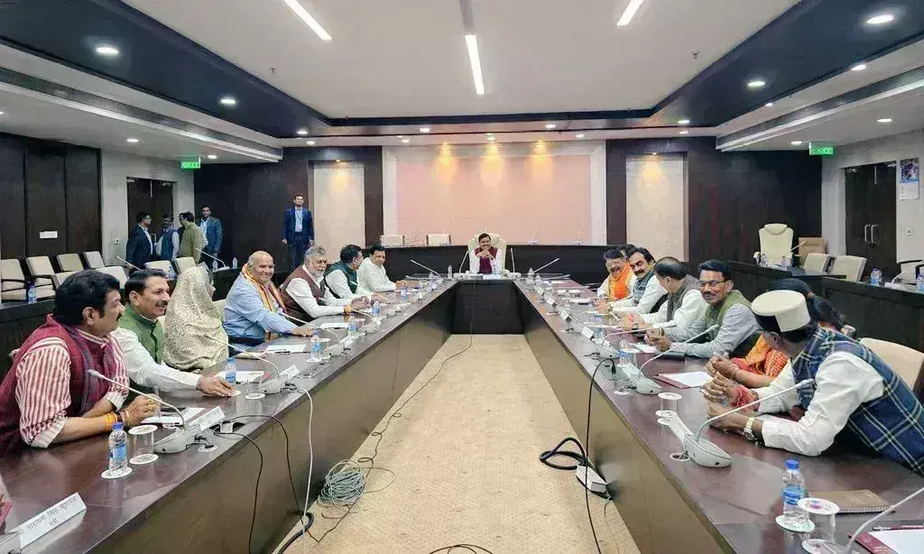 मुख्यमंत्री मोहन यादव ने शपथ के बाद बुलाई मंत्रिमंडल की पहली बैठक, आज शाम तक होगा विभागों का बंटवारा