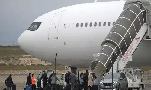 फ्रांस में मानव तस्करी के संदेह में रोका गया विमान मुंबई पहुंचा