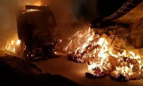 मप्र के धार में ब्रेक फेल होने से ट्राला बेकाबू, छह वाहनों को मारी टक्कर, लगी आग, तीन लोग जिंदा जले