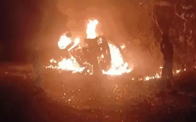 MP: गुना में डंपर की टक्कर से बस में लगी आग, 13 यात्री जिंदा जले, CM ने दिए जांच के आदेश