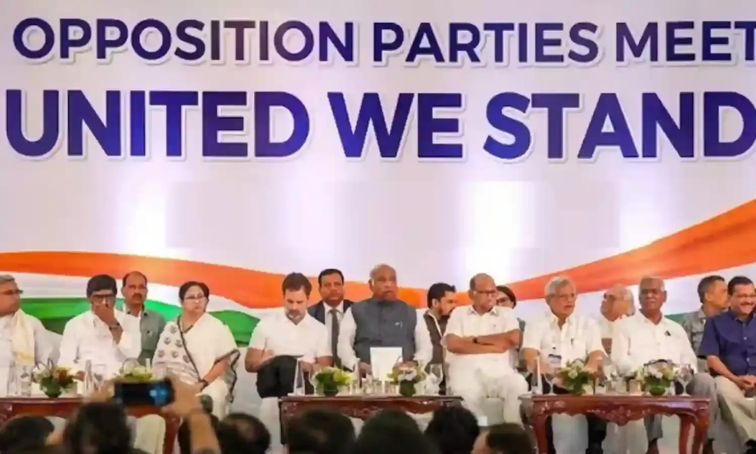 आपसी शह-मात के खेल में उलझा विपक्षी गठबंधन
