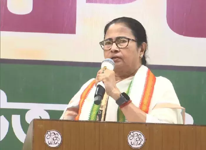 सभी धर्मों का सम्मान जरूरी, धर्म की राजनीति बंद होनी चाहिए- ममता