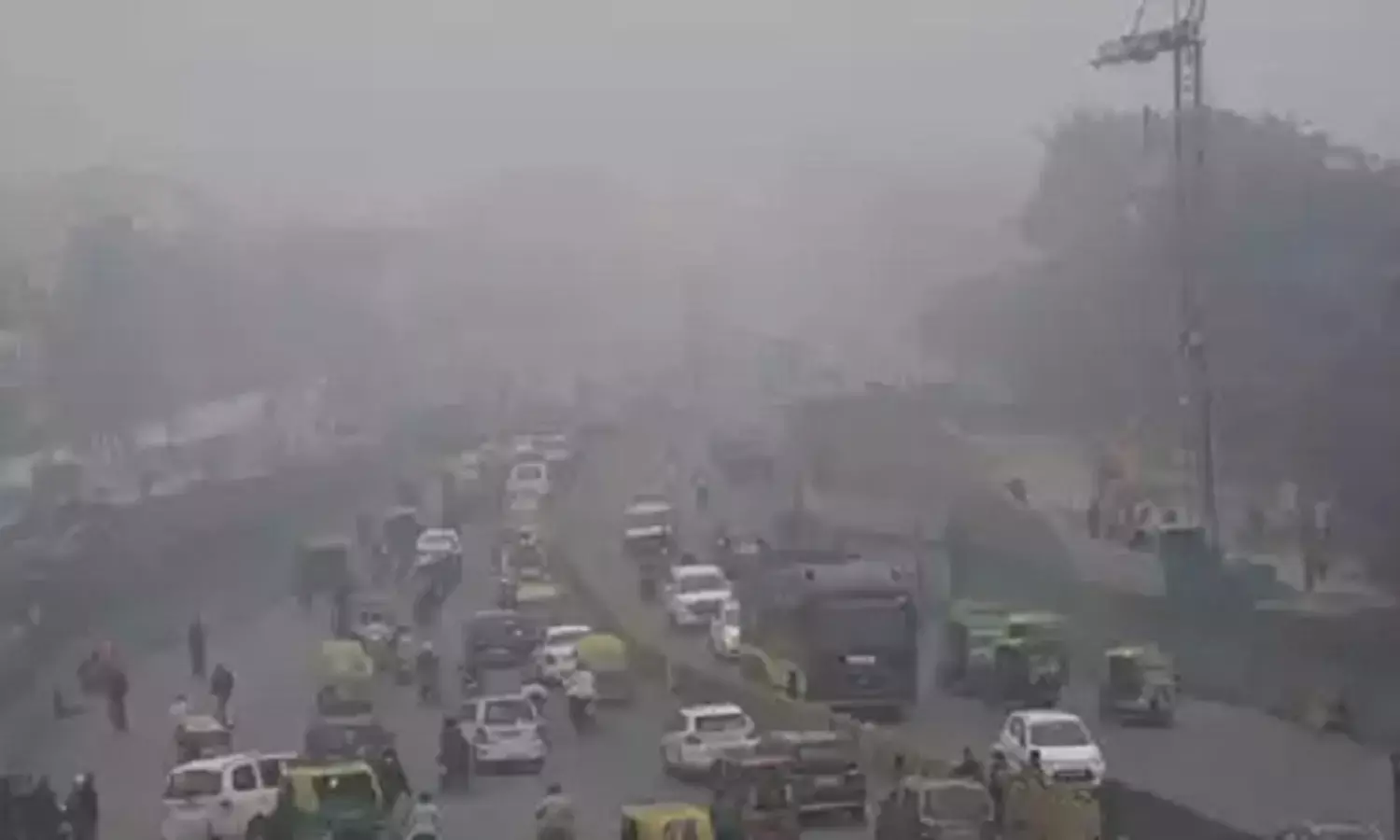 बिहार में सुबह से ही छाया है कोहरा, ठंड से कांपे लोग बिहार में सुबह से ही छाया है कोहरा, ठंड से कांपे लोग