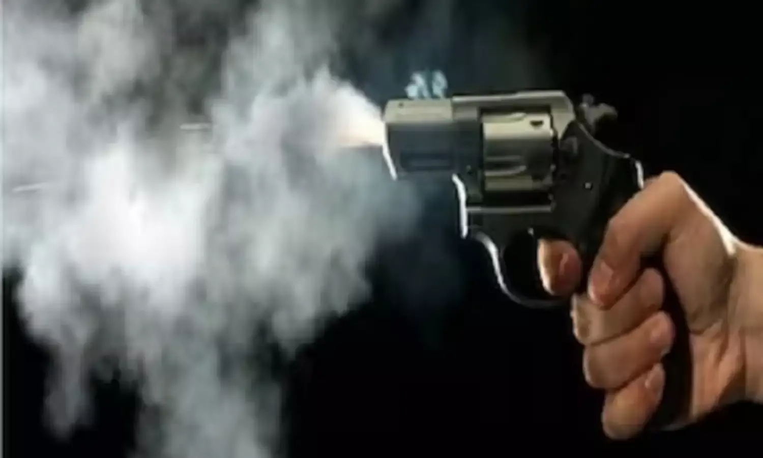 आजसू पार्टी के केंद्रीय सचिव ने अपने छोटे भाई को गोली मारी आजसू पार्टी के केंद्रीय सचिव ने अपने छोटे भाई को गोली मारी