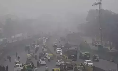 बिहार में सुबह से ही छाया है कोहरा, ठंड से कांपे लोग