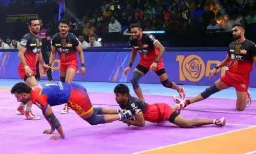 घर में खेले गए पहले ही मैच में यूपी योद्धाज जीते, बेंगलुरू बुल्स को 1 अंक से हराया