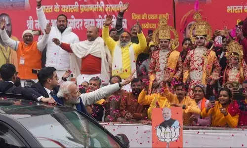 प्रधानमंत्री मोदी रोड शो के बाद मिले रवीन्द्र मांझी से