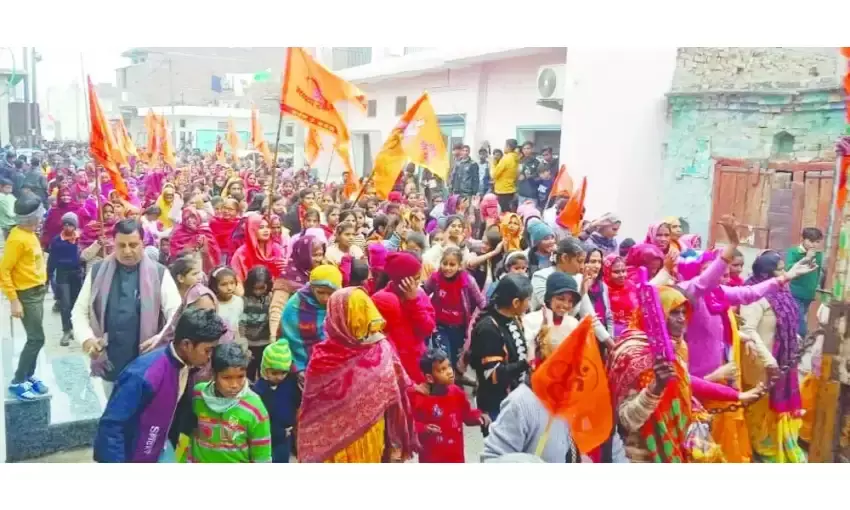 विशाल अक्षत कलश यात्रा में मातृ शक्ति ने लगाए जय श्रीराम के जयघोष