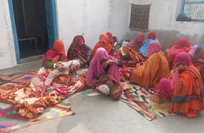 बेटे ने सोते हुए माता-पिताऔर बहन को कुल्हाड़ी से काट डाला, सुबह बिस्किट खाते पहुंचा थाने