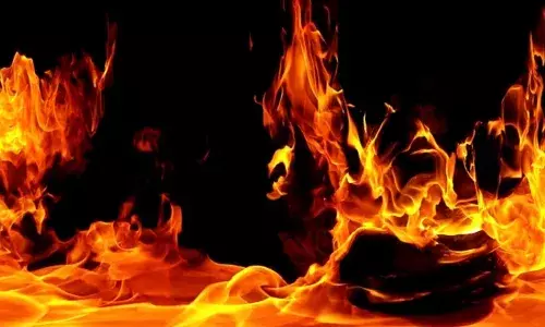 मुंबई की मोजा बनाने वाली कंपनी में आग से 6 मजदूर हुए खाक मुंबई की मोजा बनाने वाली कंपनी में आग से 6 मजदूर हुए खाक