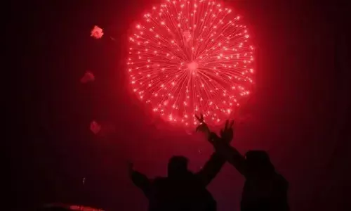 कराची में नए साल की खुशी में चौतरफा गोलीबारी, 30 घायल, 65 गिरफ्तार