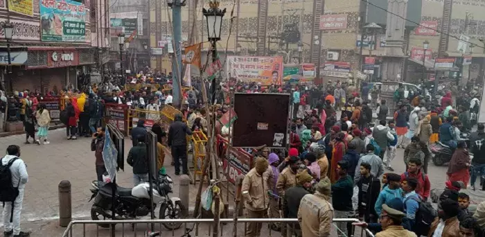 आंग्ल नववर्ष के पहले दिन काशीपुराधिपति के दरबार में आस्था का सैलाब