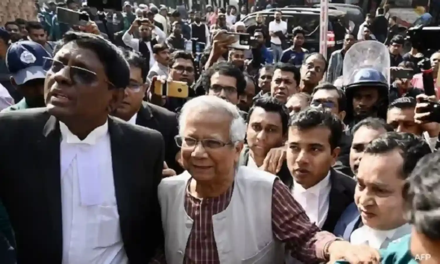 बांग्लादेश में श्रम कानूनों के उल्लंघन में नोबेल पुरस्कार विजेता अर्थशास्त्री को छह माह की कैद