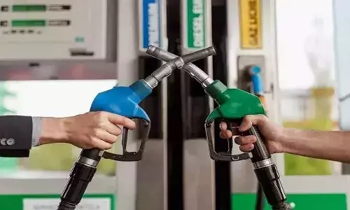 कच्चा तेल 79 डॉलर प्रति बैरल के करीब, पेट्रोल-डीजल की कीमत स्थिर