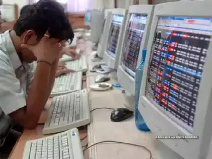 शेयर बाजार में बिकवाली का दबाव, सेंसेक्स 72 हजार के स्तर से नीचे लुढ़का