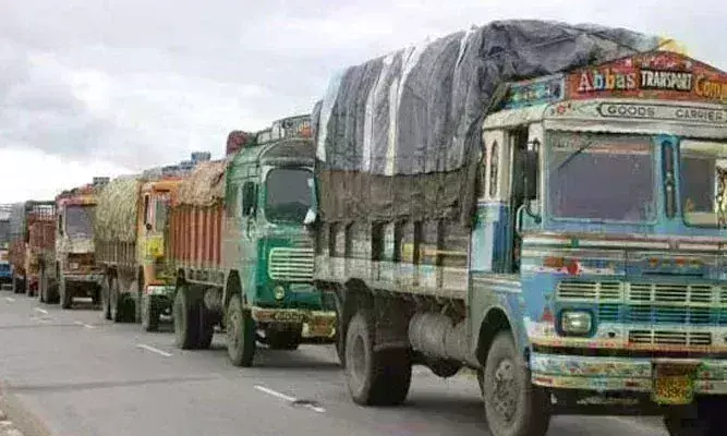 मप्र में दूसरे दिन ट्रक ड्राइवर की हड़ताल, पेट्रोल पंपों के सामने लगी लंबी कतारें