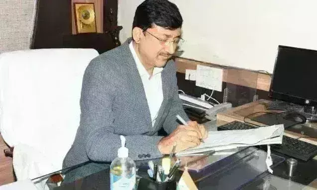 ट्रक ड्राइवर से औकात पूछने वाले शाजापुर कलेक्टर पर सरकार ने लिया एक्शन, 24 घंटे में पद से हटाया