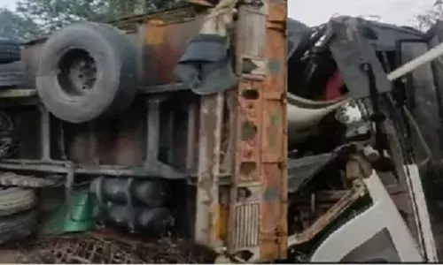 बस ट्रक में भिड़ंत, तीन बच्चों समेत 12 लोगों की मौत