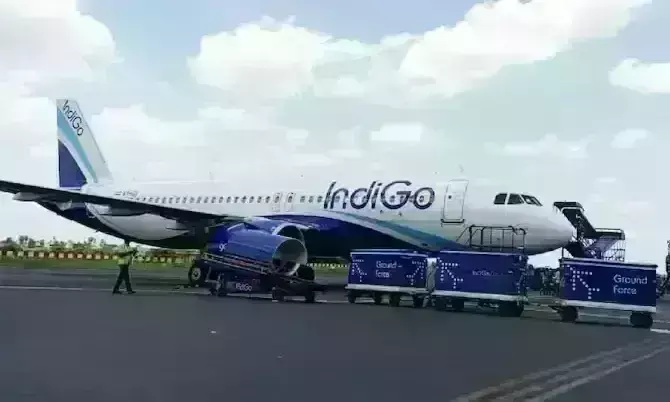 जमीन से 30 हजार फीट की ऊंचाई पर अचानक कांपने लगा Indigo का विमान, यात्रियों की अटक गई सांसें