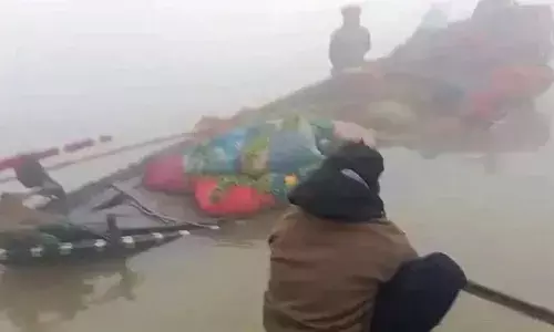 बिहार नदी में चट्टान से टकराई नाव, 8 लोगों की जिंदगी बची