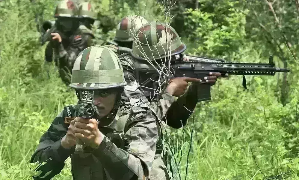 शोपियां में एक आतंकवादी ढेर, सुरक्षाबलों और आतंकियों के बीच मुठभेड़ जारी शोपियां में एक आतंकवादी ढेर, सुरक्षाबलों और आतंकियों के बीच मुठभेड़ जारी