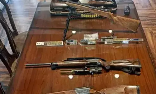 पूर्व इनेलो विधायक के ठिकानों से करोड़ों नकद के साथ शराब व हथियार बरामद