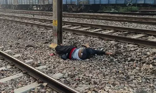 बिहार में पुलिस को चकमा देकर ट्रेन से कूदा कैदी, खंभे से टकराकर हुई मौत