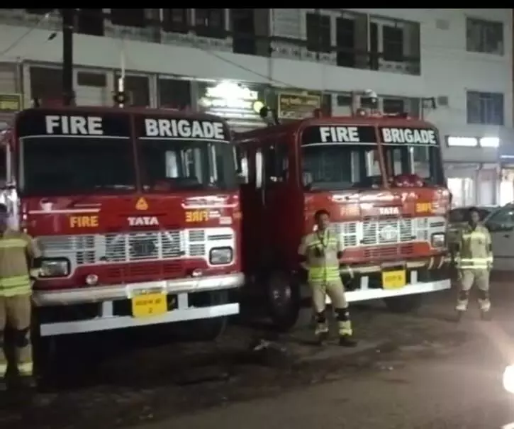 चोरी का लोहा रखने वाले और अतिक्रमण कार्रवाई में बाधा उत्पन्न करने वाली महिला के ऊपर मुकदमा दर्ज