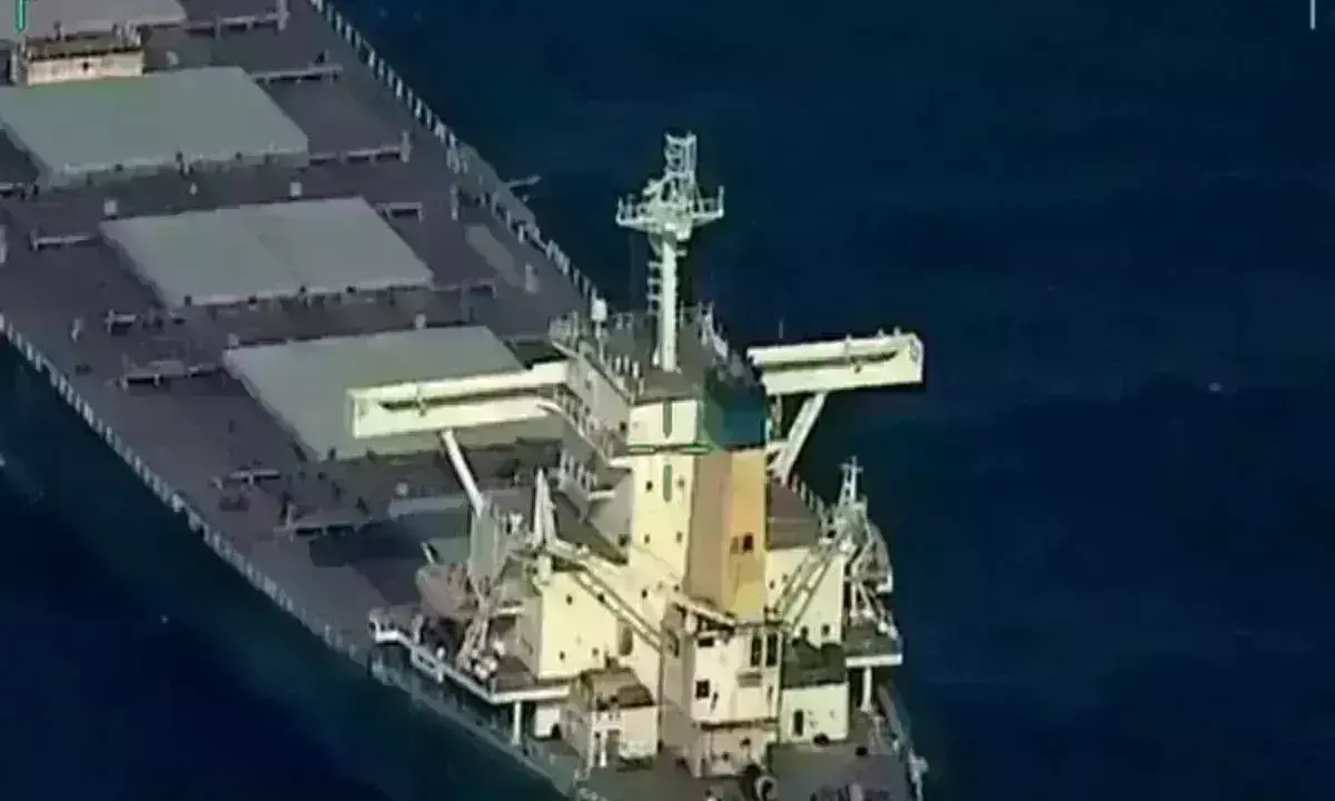 सोमालिया से अपहृत जहाज बचाया गया, समुद्र में गूंजा भारत माता की जय