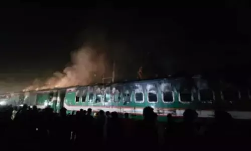 बांग्लादेश में ट्रेन में लगी आग में 4 यात्रियों की मौत, आगजनी का संदेह